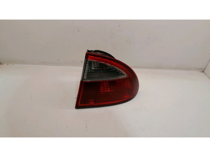 PILOTO TRASERO DERECHO SEAT LEON 2003