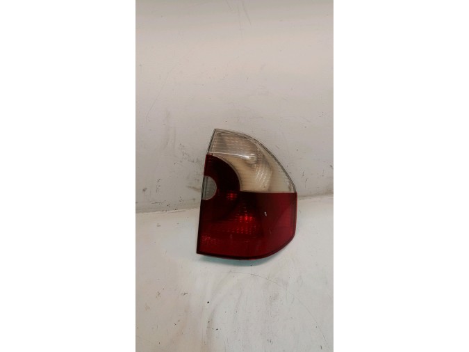 PILOTO TRASERO DERECHO BMW X3 2005