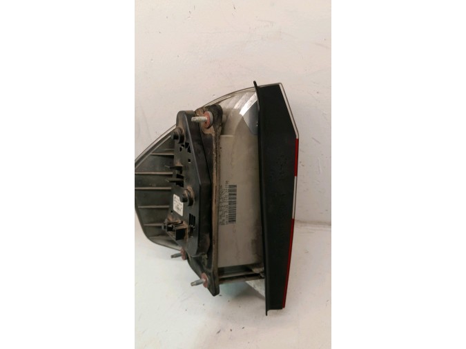 PILOTO TRASERO DERECHO BMW X3 2005