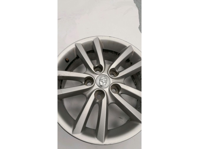 LLANTA SO TOYOTA AURIS 2010