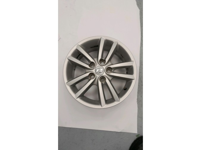 LLANTA SO TOYOTA AURIS 2010