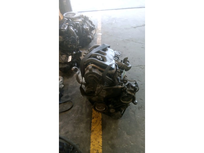 MOTOR CON ACCESORIOS Y CAJA DE CAMBIOS PEUGEOT 206 2000