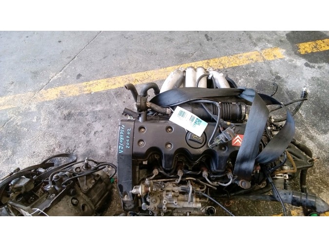 MOTOR CON ACCESORIOS Y CAJA DE CAMBIOS CITROEN SAXO 2001