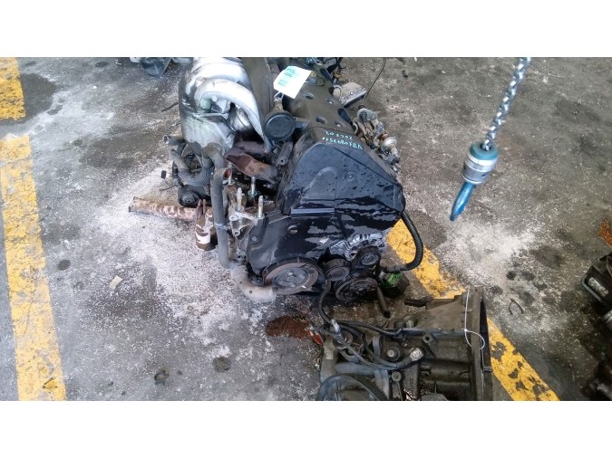 MOTOR CON ACCESORIOS Y CAJA DE CAMBIOS CITROEN SAXO 2001
