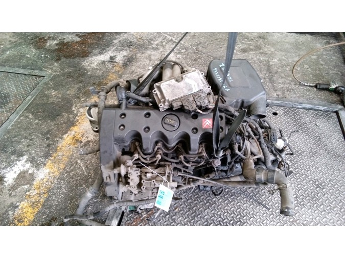 MOTOR CON ACCESORIOS Y CAJA DE CAMBIOS CITROEN SAXO 2001