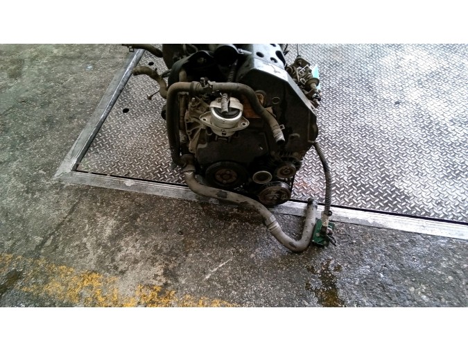 MOTOR CON ACCESORIOS Y CAJA DE CAMBIOS CITROEN SAXO 2001