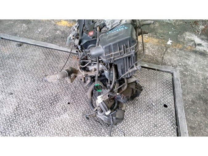 MOTOR CON ACCESORIOS Y CAJA DE CAMBIOS CITROEN SAXO 2001