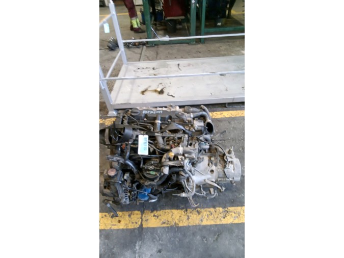 MOTOR CON ACCESORIOS Y CAJA DE CAMBIOS PEUGEOT 206 2002