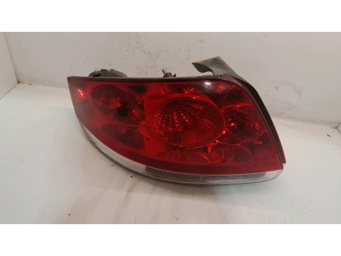 PILOTO TRASERO IZQUIERDO FIAT LINEA 2011