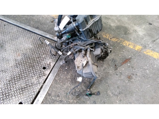 MOTOR CON ACCESORIOS Y CAJA DE CAMBIOS PEUGEOT 106 2000