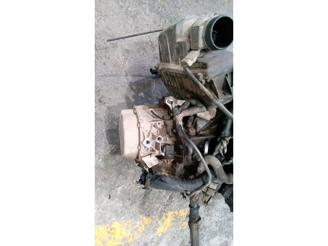 MOTOR CON ACCESORIOS Y CAJA DE CAMBIOS CITROEN BERLINGO 2002
