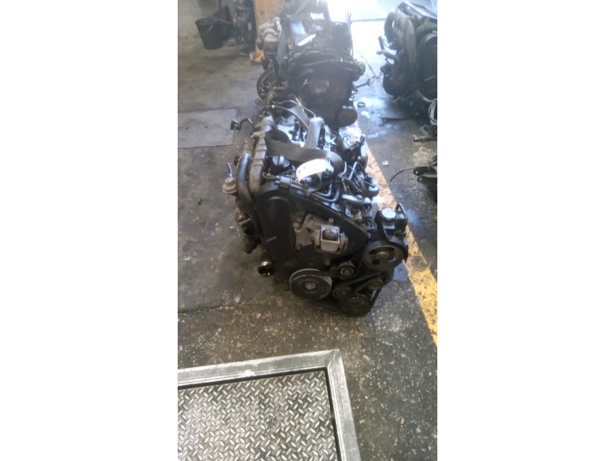 MOTOR CON ACCESORIOS SIN CAJA DE CAMBIOS CITROEN XSARA 2000