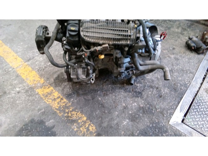 MOTOR CON ACCESORIOS Y CAJA DE CAMBIOS PEUGEOT 2008 2015
