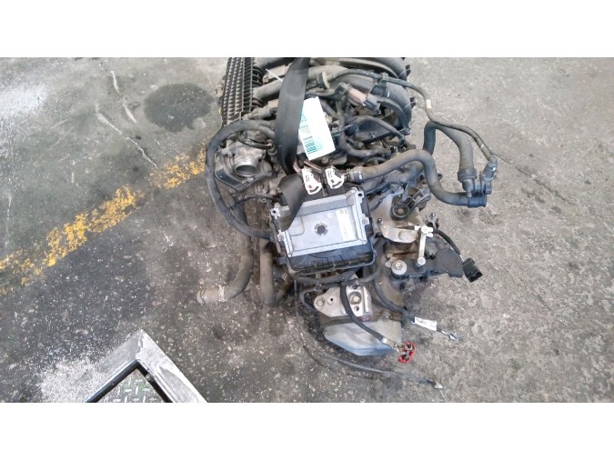 MOTOR CON ACCESORIOS Y CAJA DE CAMBIOS PEUGEOT 2008 2015