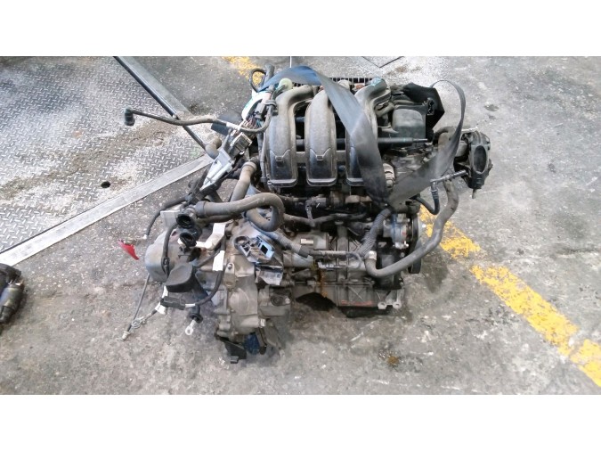 MOTOR CON ACCESORIOS Y CAJA DE CAMBIOS PEUGEOT 2008 2015