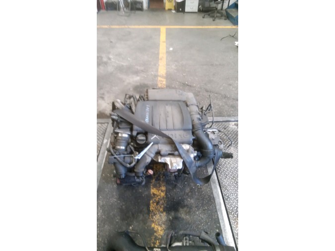MOTOR CON ACCESORIOS SIN CAJA DE CAMBIOS CITROEN C3 2006