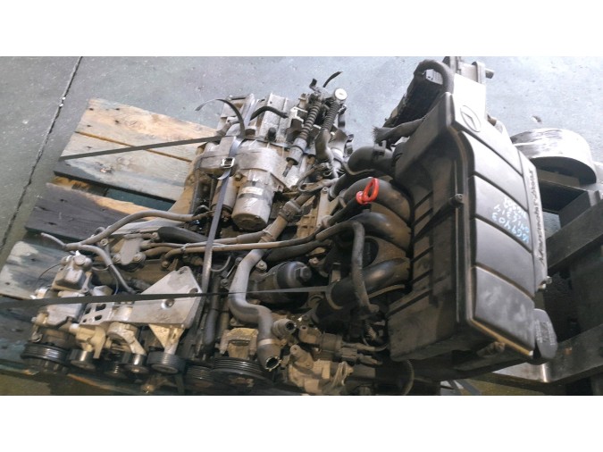 MOTOR CON ACCESORIOS Y CAJA DE CAMBIOS MERCEDES A 140 2001