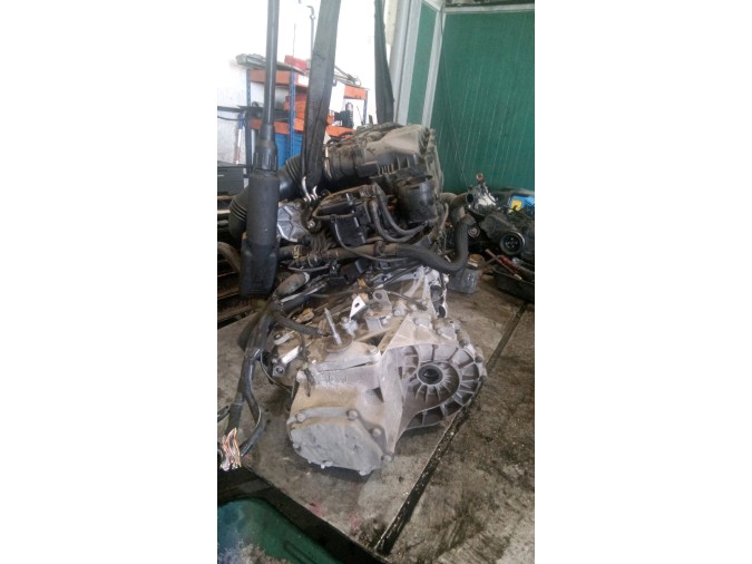 MOTOR CON ACCESORIOS Y CAJA DE CAMBIOS PEUGEOT 5008 2010