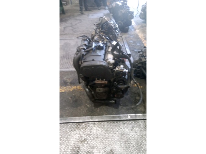 MOTOR CON ACCESORIOS SIN CAJA DE CAMBIOS MITSUBISHI GRANDIS 2005