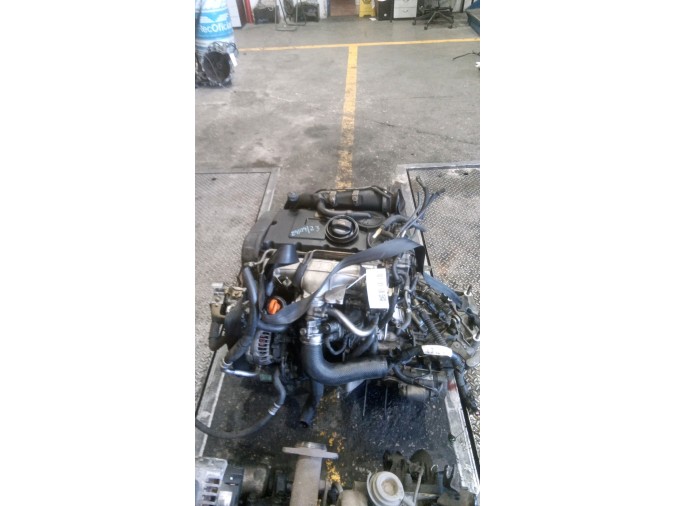 MOTOR CON ACCESORIOS SIN CAJA DE CAMBIOS MITSUBISHI GRANDIS 2005