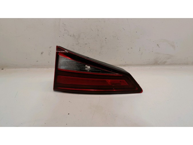 PILOTO TRASERO DERECHO SEAT ATECA 43105