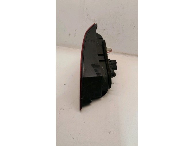 PILOTO TRASERO DERECHO SEAT ATECA 43105