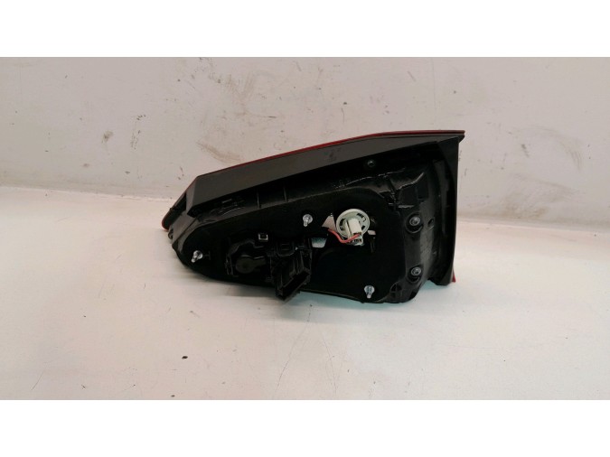 PILOTO TRASERO DERECHO SEAT ATECA 43105