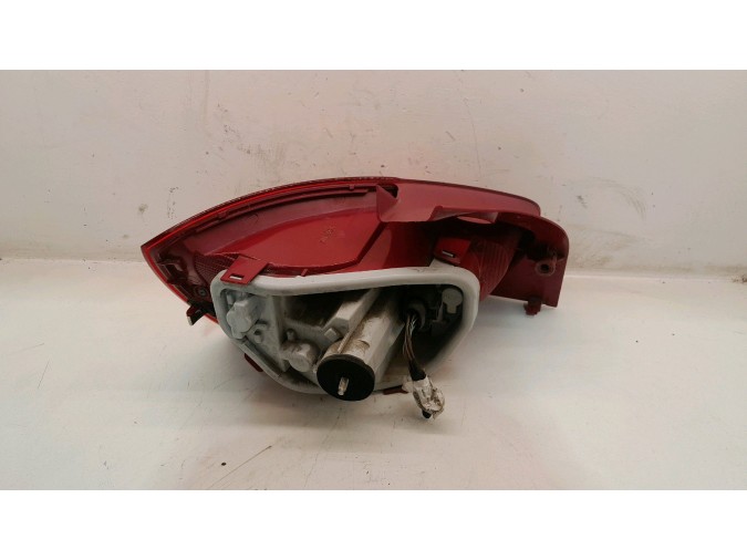 PILOTO TRASERO DERECHO SEAT IBIZA 2010