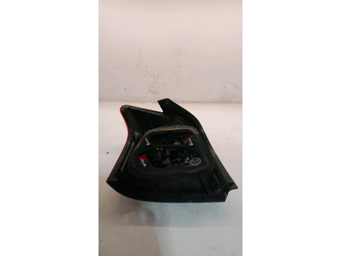 PILOTO TRASERO DERECHO TOYOTA AVENSIS 2008