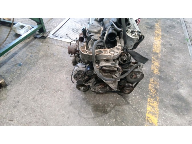 MOTOR CON ACCESORIOS SIN CAJA DE CAMBIOS MERCEDES VITO 2002