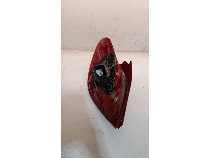 PILOTO TRASERO DERECHO PEUGEOT 207 2006