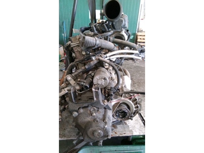 MOTOR CON ACCESORIOS Y CAJA DE CAMBIOS SKODA FABIA 2003