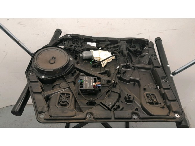 ELEVALUNAS DELANTERO DERECHO MERCEDES VITO 110 CDI 2021