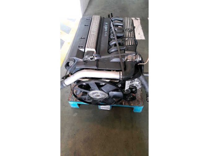 MOTOR CON ACCESORIOS SIN CAJA DE CAMBIOS BMW 525