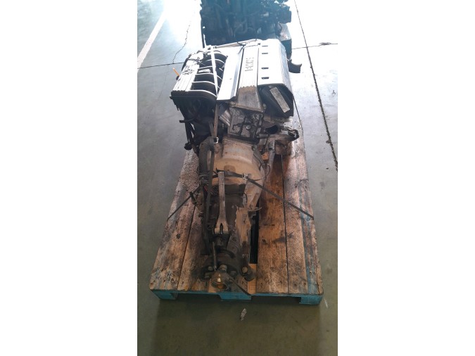 MOTOR CON ACCESORIOS SIN CAJA DE CAMBIOS BMW 525