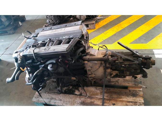 MOTOR CON ACCESORIOS SIN CAJA DE CAMBIOS BMW 525