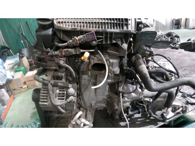 MOTOR CON ACCESORIOS Y CAJA DE CAMBIOS PEUGEOT 208