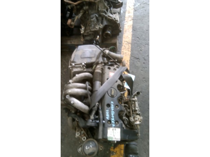 MOTOR CON ACCESORIOS Y CAJA DE CAMBIOS CITROEN SAXO 2002