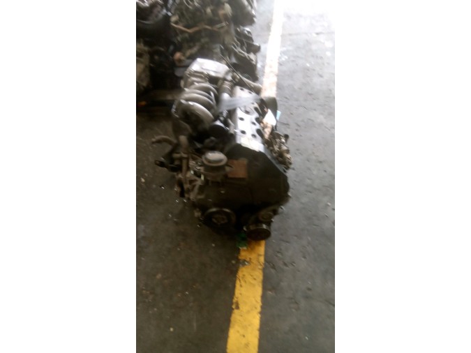 MOTOR CON ACCESORIOS Y CAJA DE CAMBIOS CITROEN SAXO 2002