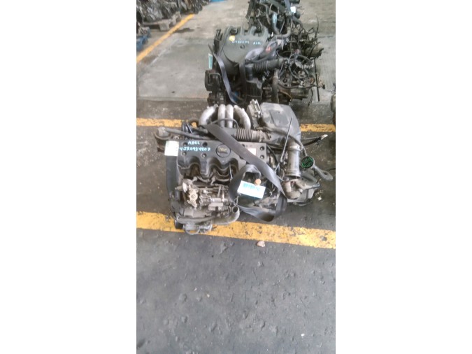 MOTOR CON ACCESORIOS Y CAJA DE CAMBIOS CITROEN SAXO 2002