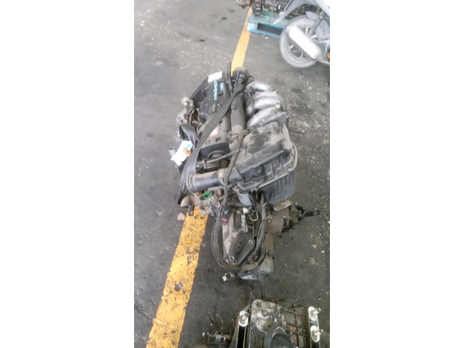 MOTOR CON ACCESORIOS Y CAJA DE CAMBIOS CITROEN SAXO 2002