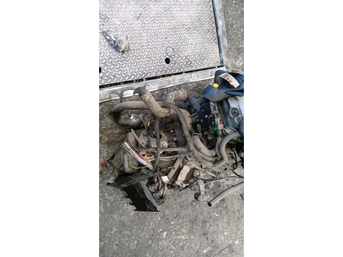 MOTOR CON ACCESORIOS Y CAJA DE CAMBIOS CITROEN C3 2004