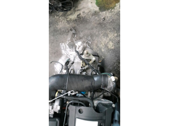 MOTOR CON ACCESORIOS Y CAJA DE CAMBIOS CITROEN XSARA 2003