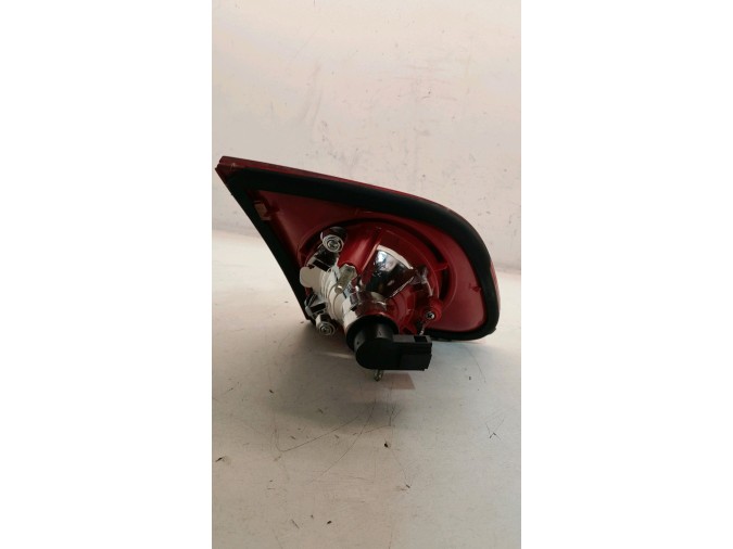 PILOTO TRASERO DERECHO INTERIOR VOLKSWAGEN PASSAT 2006