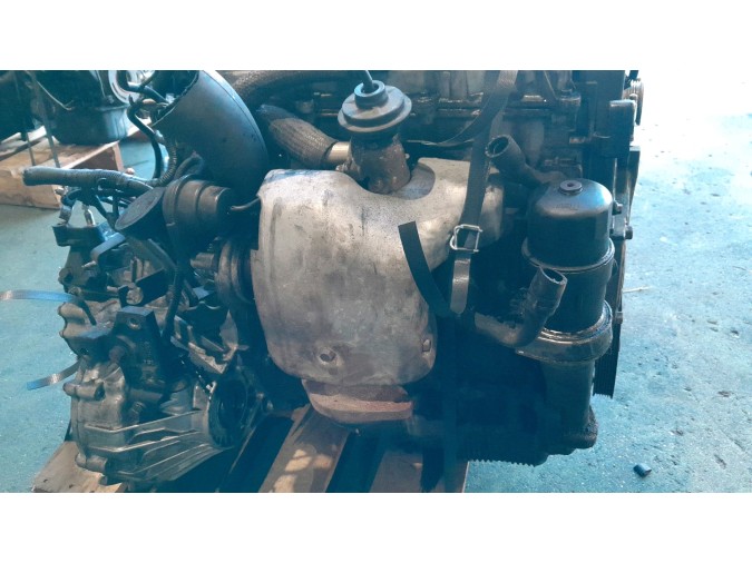 MOTOR CON ACCESORIOS SIN CAJA DE CAMBIOS HYUNDAI TRAJET 2002