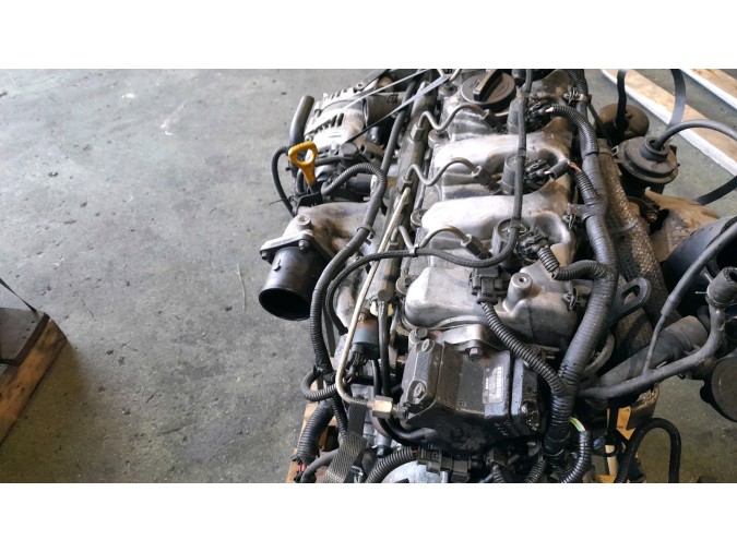 MOTOR CON ACCESORIOS SIN CAJA DE CAMBIOS HYUNDAI TRAJET 2002