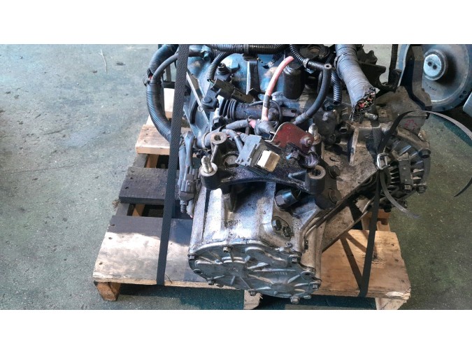 MOTOR CON ACCESORIOS SIN CAJA DE CAMBIOS HYUNDAI TRAJET 2002
