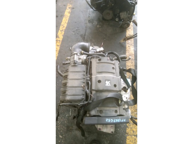 MOTOR CON ACCESORIOS Y CAJA DE CAMBIOS PEUGEOT 307 2004