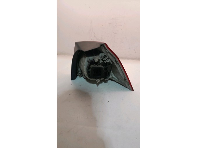 PILOTO TRASERO IZQUIERDO EXTERIOR VOLKSWAGEN GOLF 2005
