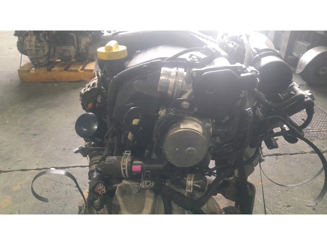 MOTOR CON ACCESORIOS SIN CAJA DE CAMBIOS DACIA SANDERO